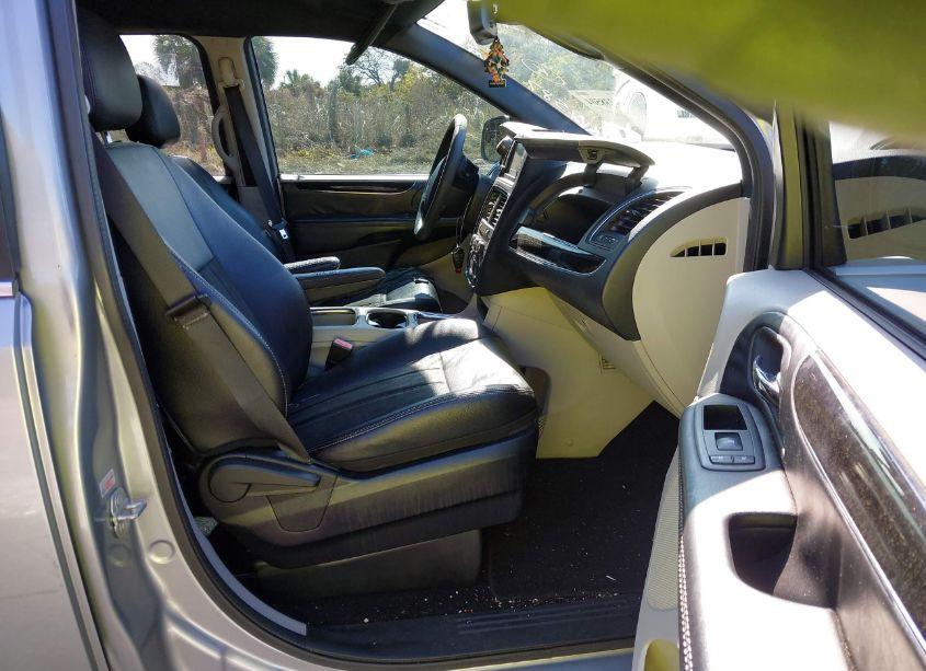 Photo 5 of 2019 Dodge Grand CARAVAN SXT (VIN 2C4RDGCG9KR619587)