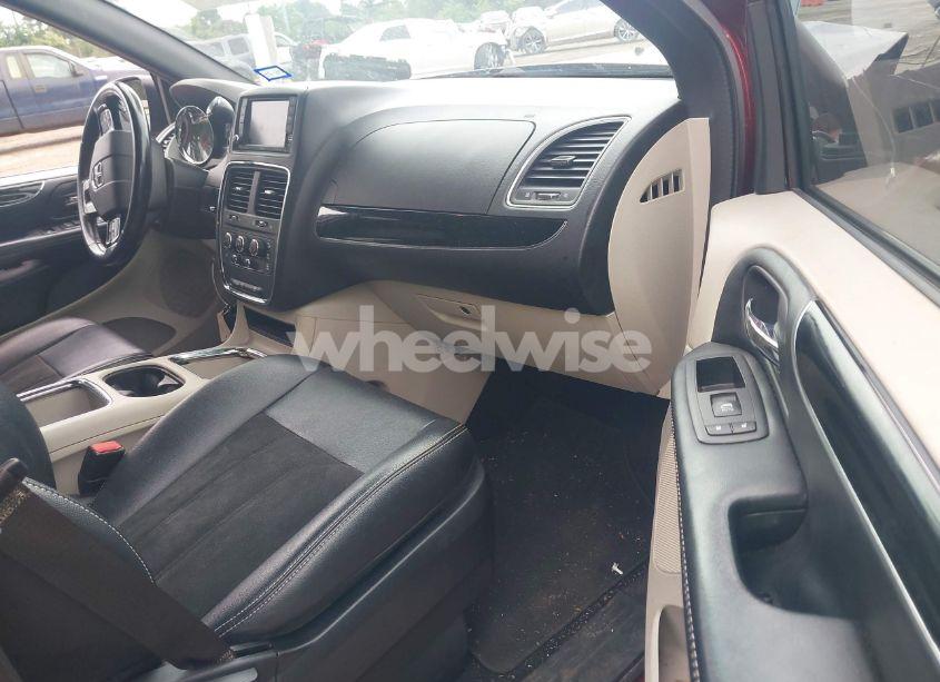 Photo 5 of 2019 Dodge Grand CARAVAN SXT (VIN 2C4RDGCG9KR693334)