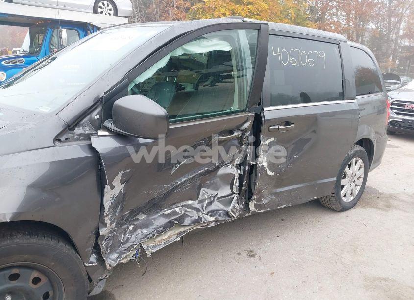 Photo 6 of 2019 Dodge Grand CARAVAN SXT (VIN 2C4RDGCGXKR723991)