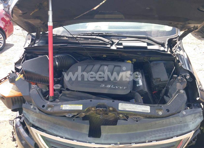 Photo 10 of 2012 Volkswagen Routan S (VIN 2C4RVAAG4CR240429)