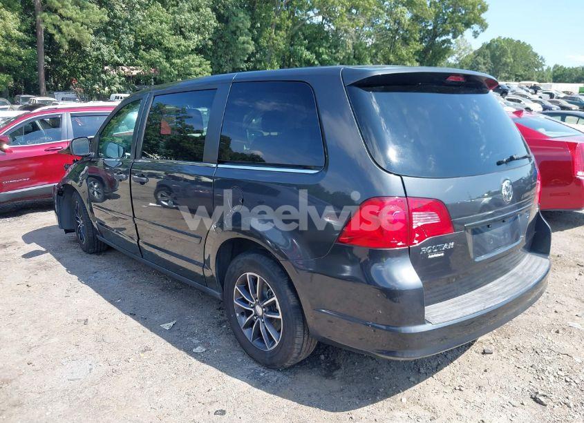 Photo 14 of 2012 Volkswagen Routan S (VIN 2C4RVAAG4CR240429)