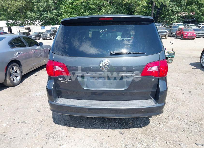 Photo 16 of 2012 Volkswagen Routan S (VIN 2C4RVAAG4CR240429)