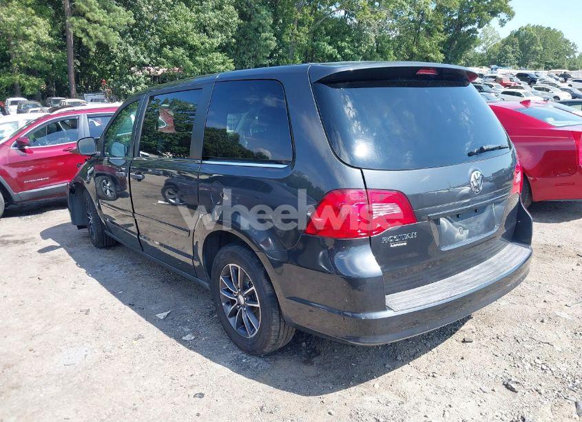 Photo 3 of 2012 Volkswagen Routan S (VIN 2C4RVAAG4CR240429)