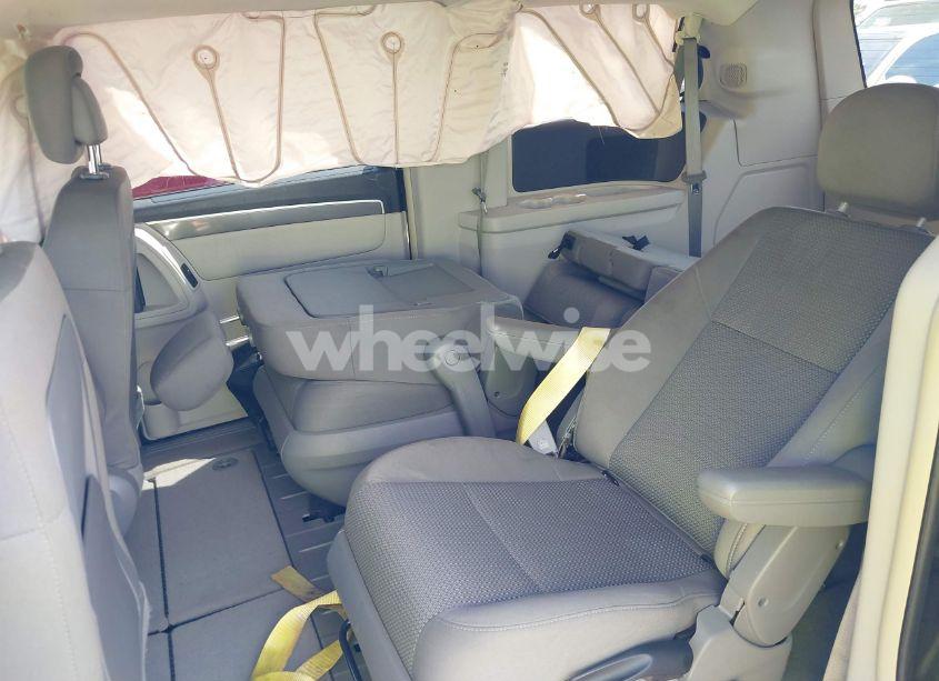 Photo 8 of 2012 Volkswagen Routan S (VIN 2C4RVAAG4CR240429)