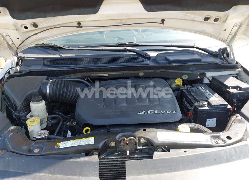 Photo 10 of 2012 Volkswagen Routan S (VIN 2C4RVAAG4CR293664)