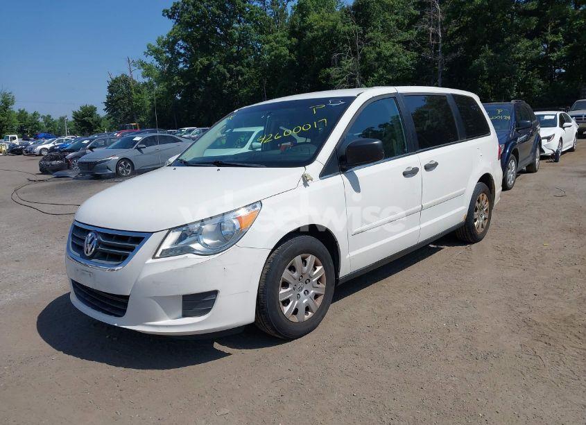 Photo 2 of 2012 Volkswagen Routan S (VIN 2C4RVAAG4CR293664)