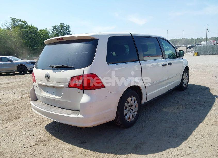 Photo 4 of 2012 Volkswagen Routan S (VIN 2C4RVAAG4CR293664)