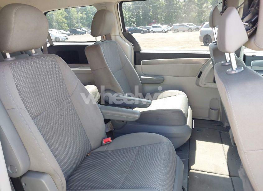 Photo 8 of 2012 Volkswagen Routan S (VIN 2C4RVAAG4CR293664)