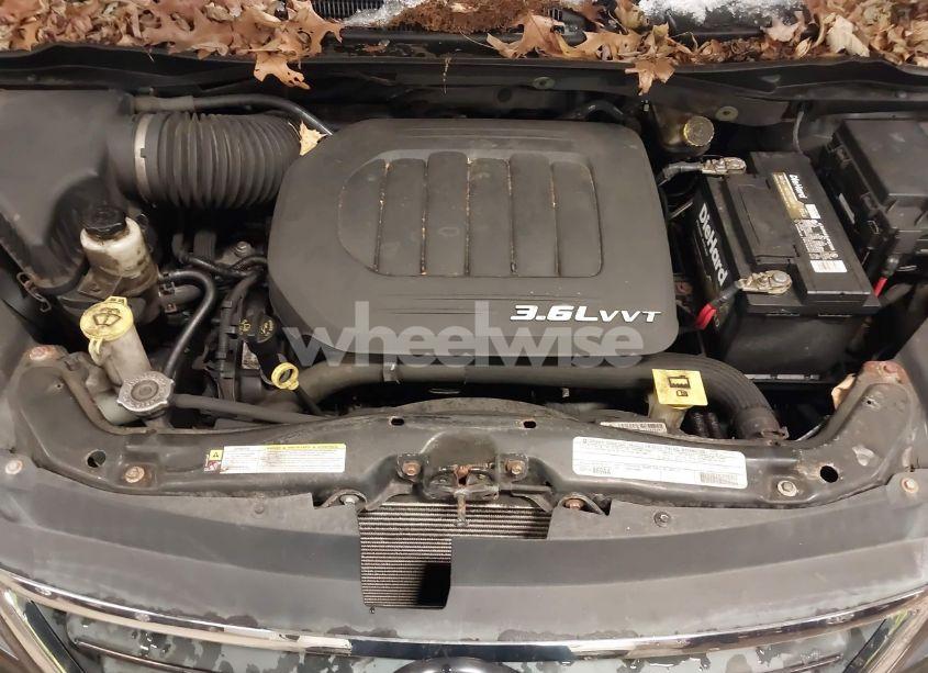 Photo 10 of 2012 Volkswagen Routan S (VIN 2C4RVAAG6CR390526)