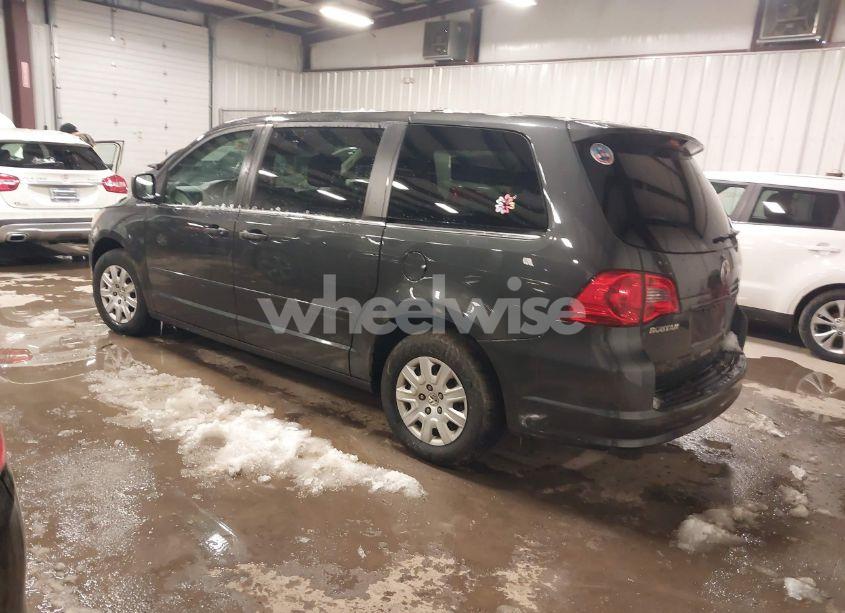 Photo 3 of 2012 Volkswagen Routan S (VIN 2C4RVAAG6CR390526)