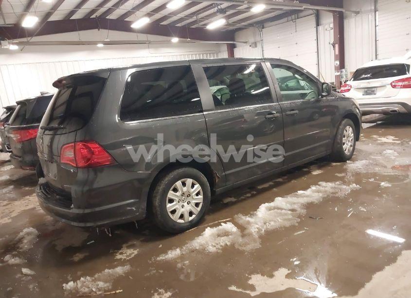 Photo 4 of 2012 Volkswagen Routan S (VIN 2C4RVAAG6CR390526)