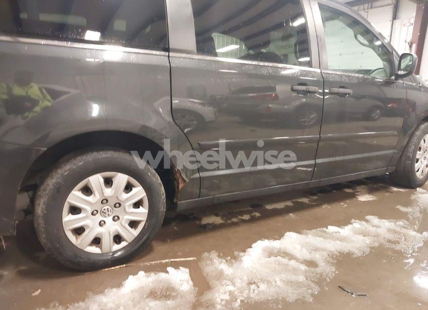 Photo 6 of 2012 Volkswagen Routan S (VIN 2C4RVAAG6CR390526)