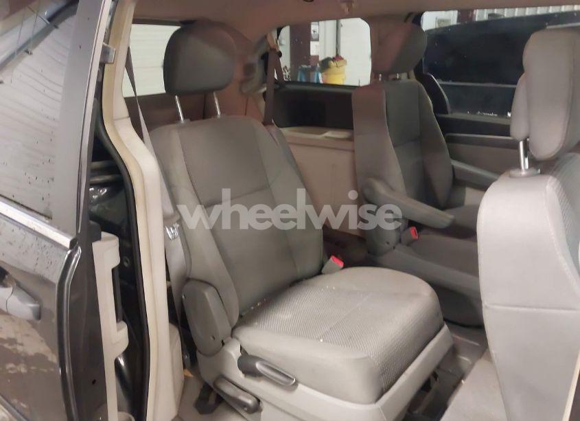 Photo 8 of 2012 Volkswagen Routan S (VIN 2C4RVAAG6CR390526)