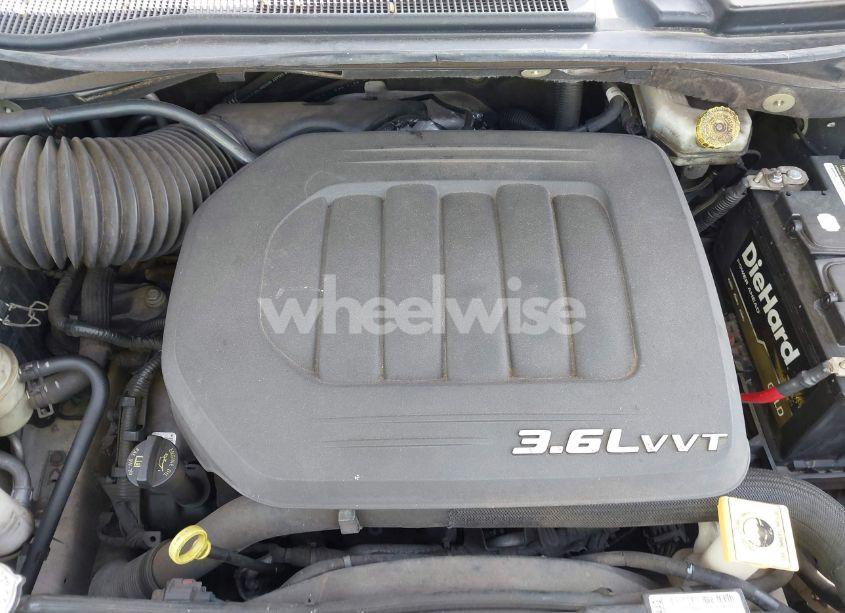 Photo 10 of 2012 Volkswagen Routan SE (VIN 2C4RVABG0CR193964)