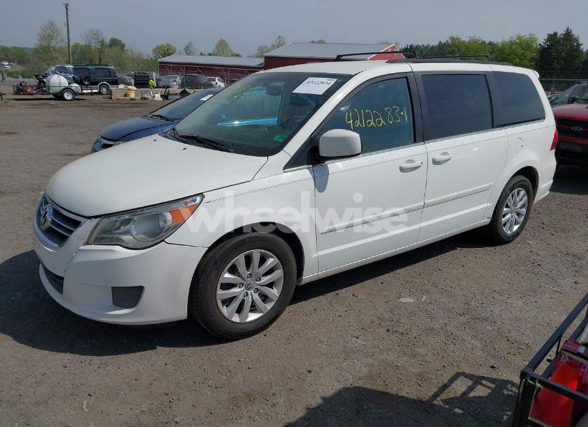 Photo 2 of 2012 Volkswagen Routan SE (VIN 2C4RVABG0CR193964)