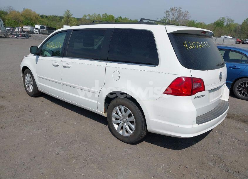 Photo 3 of 2012 Volkswagen Routan SE (VIN 2C4RVABG0CR193964)