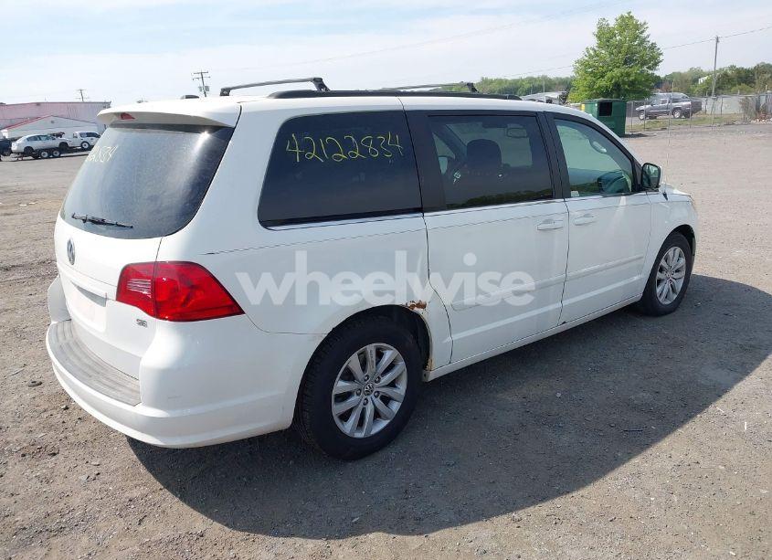 Photo 4 of 2012 Volkswagen Routan SE (VIN 2C4RVABG0CR193964)