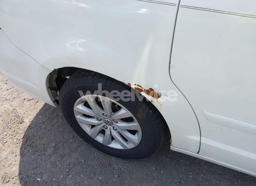 Photo 6 of 2012 Volkswagen Routan SE (VIN 2C4RVABG0CR193964)