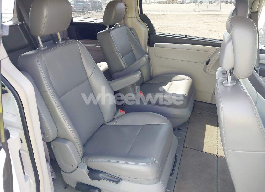 Photo 8 of 2012 Volkswagen Routan SE (VIN 2C4RVABG0CR193964)