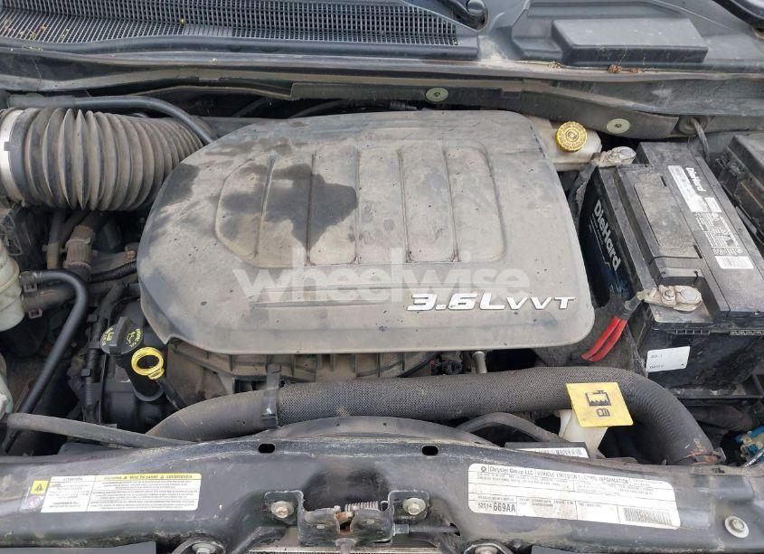 Photo 10 of 2012 Volkswagen Routan SE (VIN 2C4RVABG0CR390701)