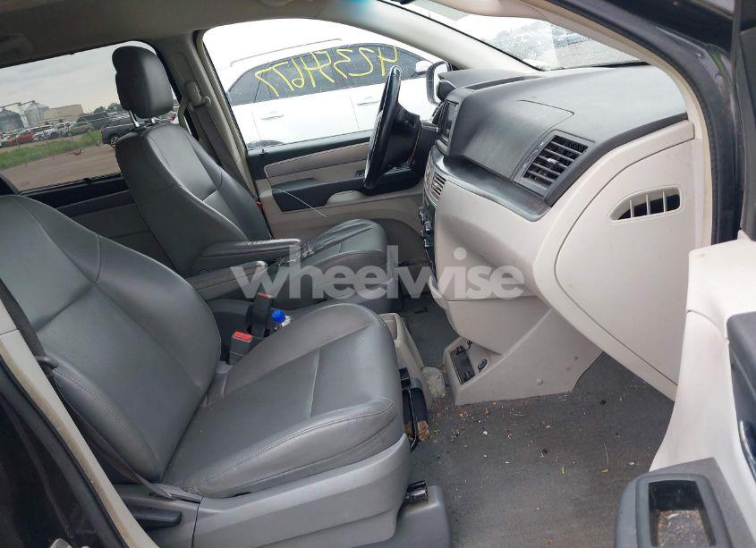 Photo 5 of 2012 Volkswagen Routan SE (VIN 2C4RVABG0CR390701)