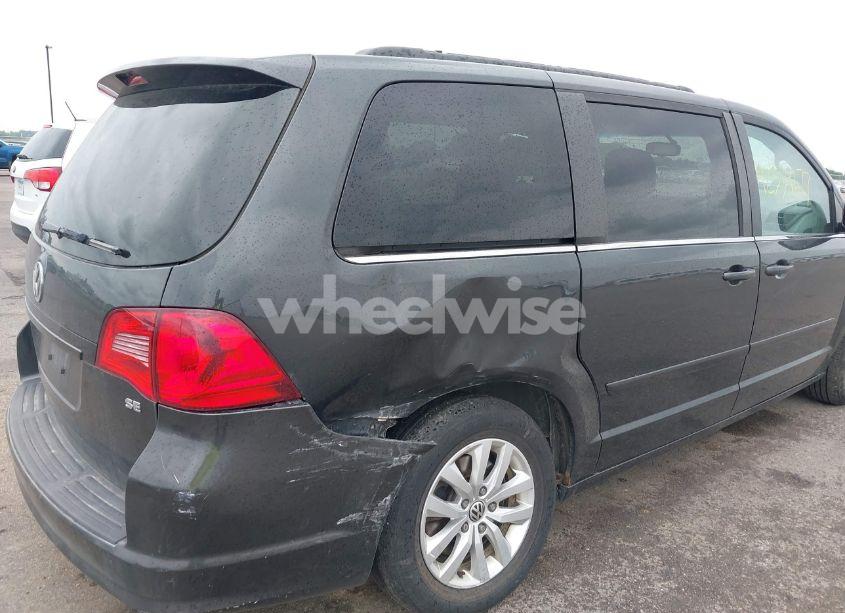 Photo 6 of 2012 Volkswagen Routan SE (VIN 2C4RVABG0CR390701)