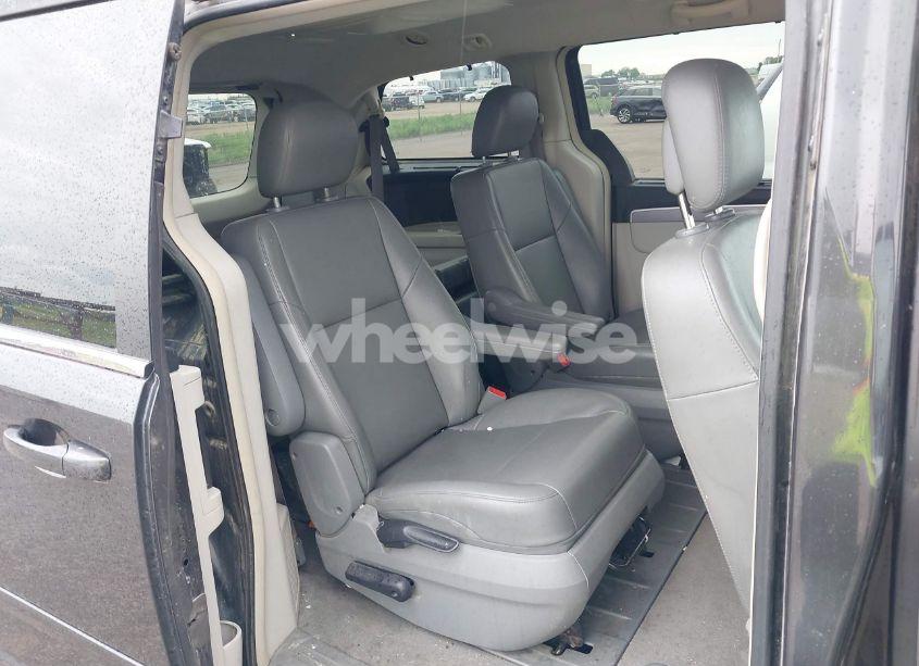 Photo 8 of 2012 Volkswagen Routan SE (VIN 2C4RVABG0CR390701)