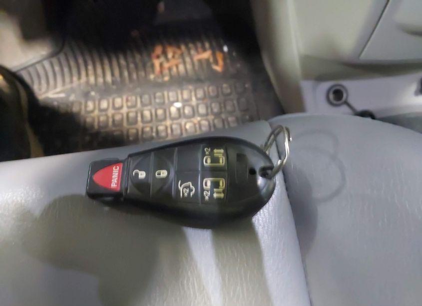 Photo 11 of 2012 Volkswagen Routan SE (VIN 2C4RVABG1CR151934)