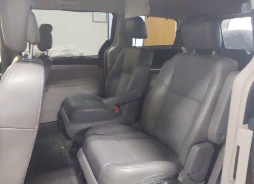 Photo 8 of 2012 Volkswagen Routan SE (VIN 2C4RVABG1CR151934)