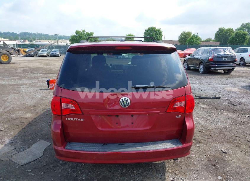 Photo 16 of 2012 Volkswagen Routan SE (VIN 2C4RVABG1CR240838)