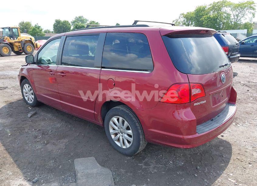 Photo 3 of 2012 Volkswagen Routan SE (VIN 2C4RVABG1CR240838)