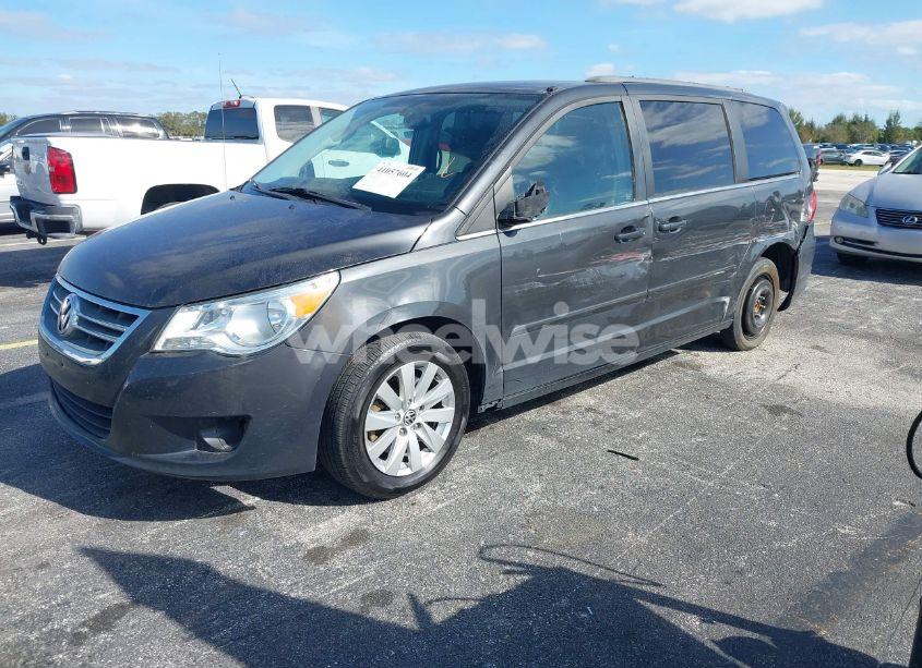 Photo 2 of 2012 Volkswagen Routan SE (VIN 2C4RVABG1CR391243)