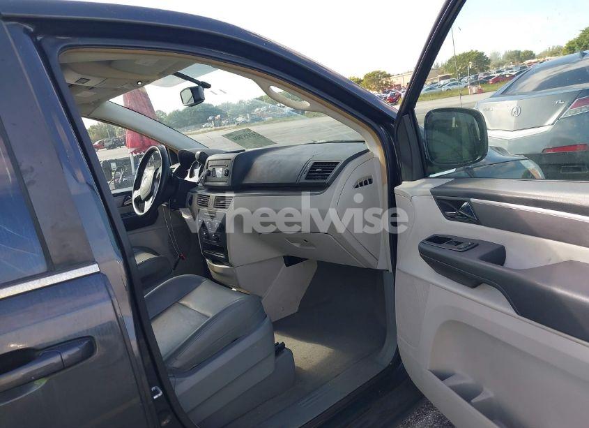 Photo 5 of 2012 Volkswagen Routan SE (VIN 2C4RVABG1CR391243)