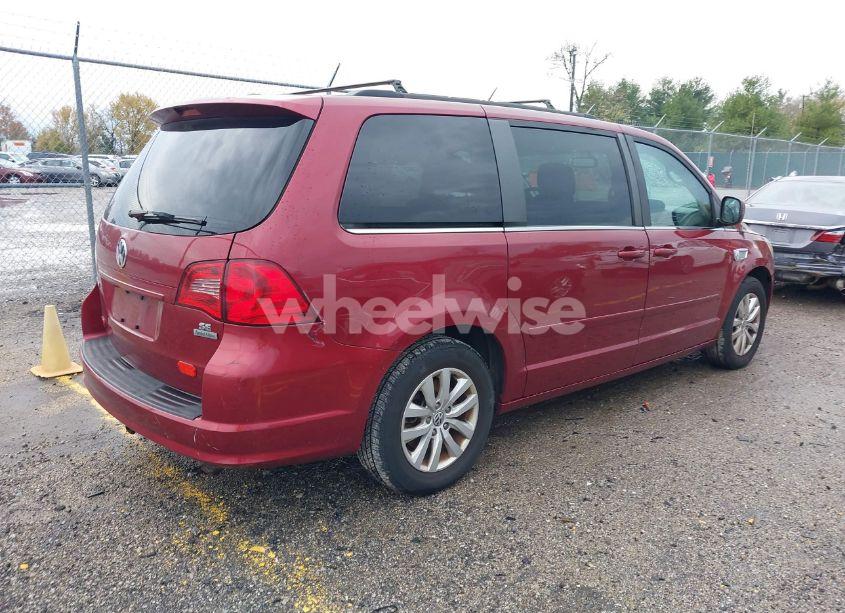 Photo 4 of 2012 Volkswagen Routan SE (VIN 2C4RVABG2CR390733)