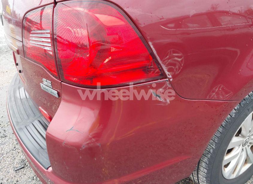 Photo 6 of 2012 Volkswagen Routan SE (VIN 2C4RVABG2CR390733)