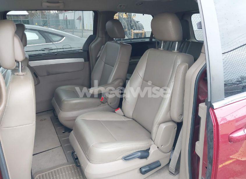 Photo 8 of 2012 Volkswagen Routan SE (VIN 2C4RVABG2CR390733)