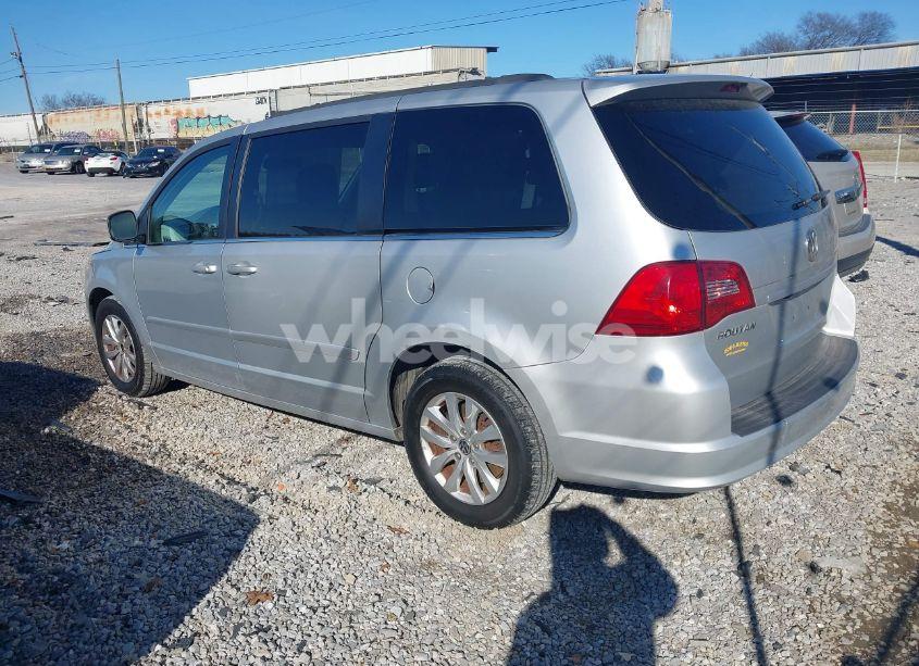 Photo 3 of 2012 Volkswagen Routan SE (VIN 2C4RVABG4CR151958)