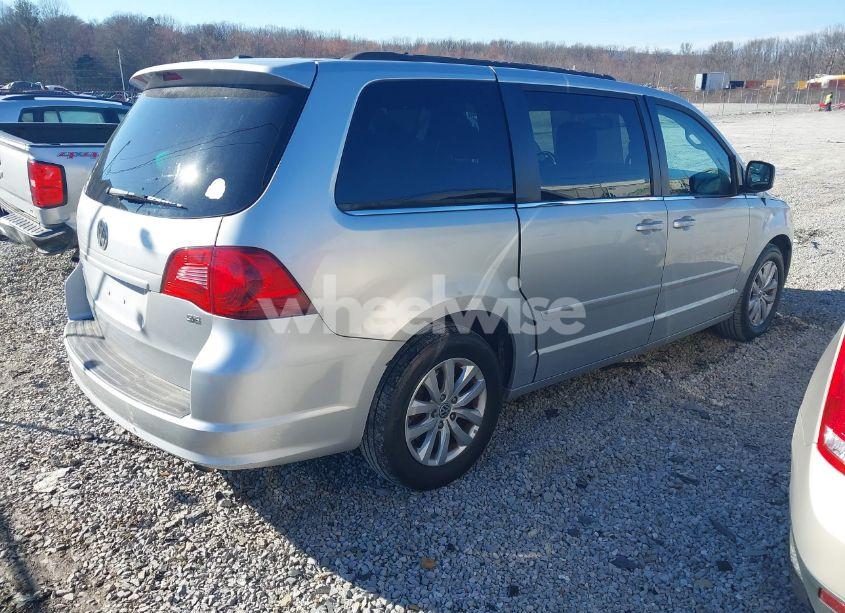 Photo 4 of 2012 Volkswagen Routan SE (VIN 2C4RVABG4CR151958)