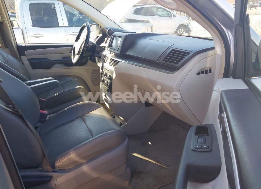 Photo 5 of 2012 Volkswagen Routan SE (VIN 2C4RVABG4CR151958)