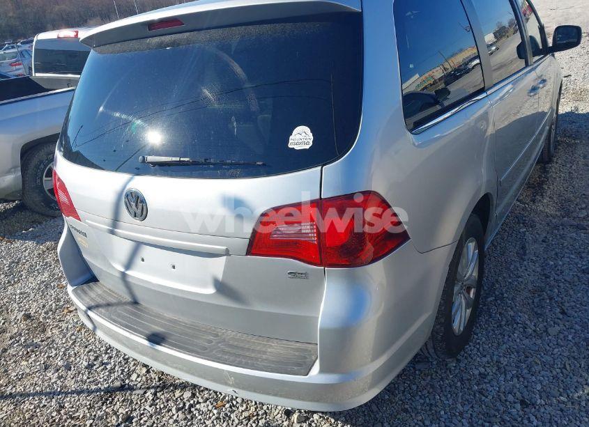 Photo 6 of 2012 Volkswagen Routan SE (VIN 2C4RVABG4CR151958)