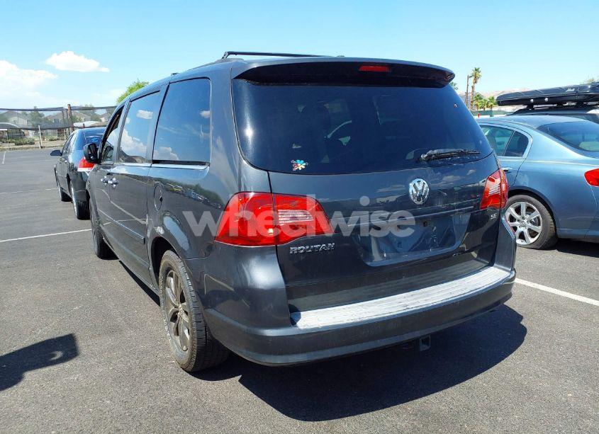 Photo 14 of 2012 Volkswagen Routan SE (VIN 2C4RVABG4CR217571)