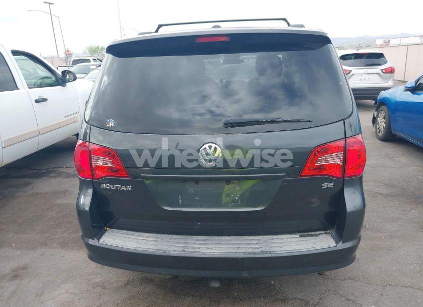 Photo 15 of 2012 Volkswagen Routan SE (VIN 2C4RVABG4CR217571)