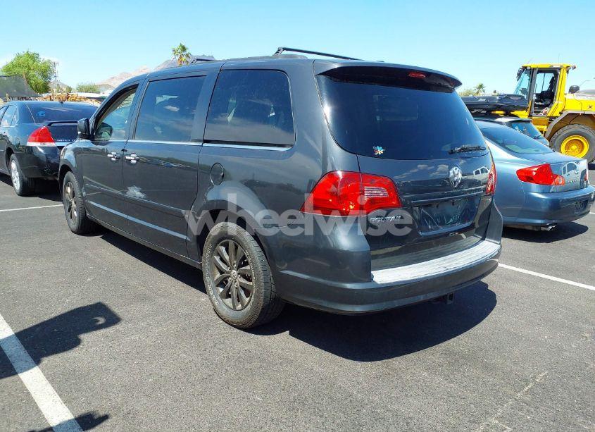 Photo 3 of 2012 Volkswagen Routan SE (VIN 2C4RVABG4CR217571)