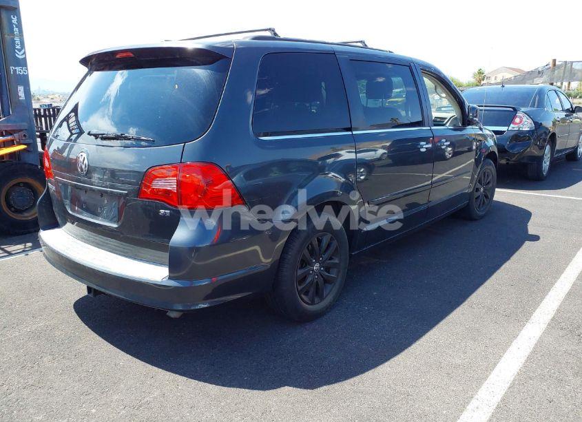 Photo 4 of 2012 Volkswagen Routan SE (VIN 2C4RVABG4CR217571)