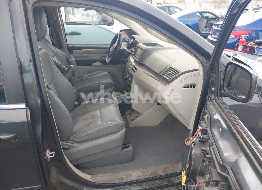 Photo 5 of 2012 Volkswagen Routan SE (VIN 2C4RVABG4CR217571)