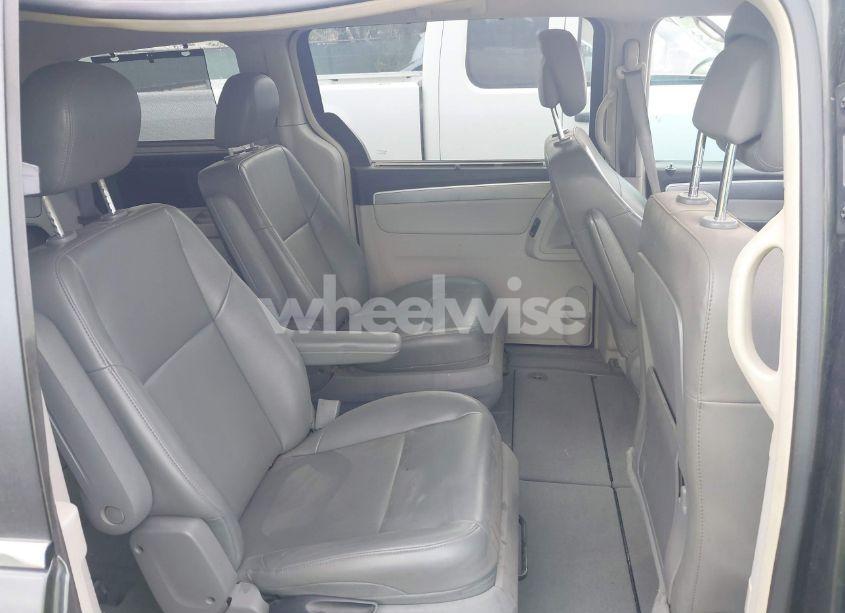 Photo 8 of 2012 Volkswagen Routan SE (VIN 2C4RVABG4CR217571)