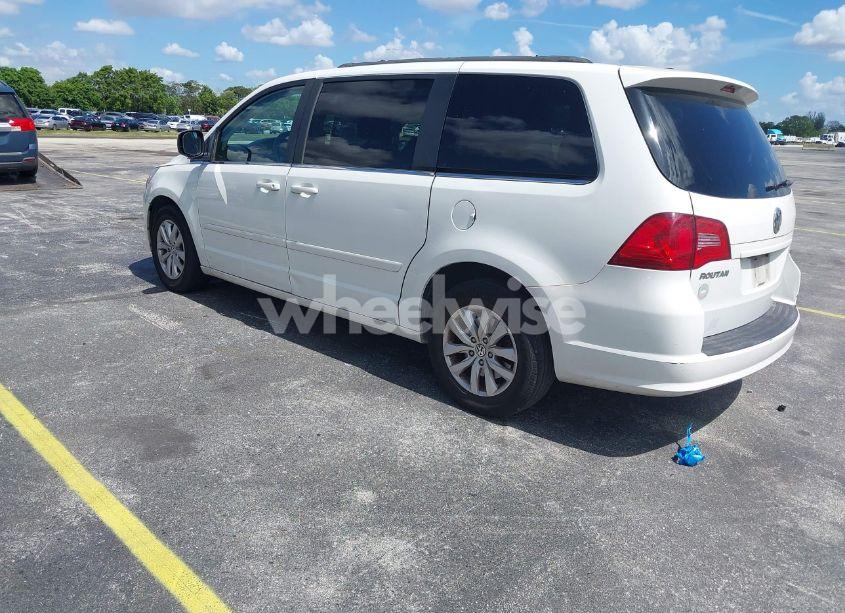 Photo 3 of 2012 Volkswagen Routan SE (VIN 2C4RVABG4CR294022)