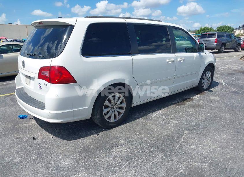 Photo 4 of 2012 Volkswagen Routan SE (VIN 2C4RVABG4CR294022)