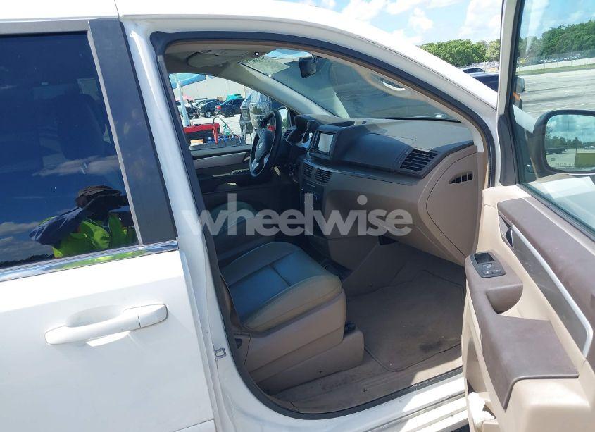 Photo 5 of 2012 Volkswagen Routan SE (VIN 2C4RVABG4CR294022)