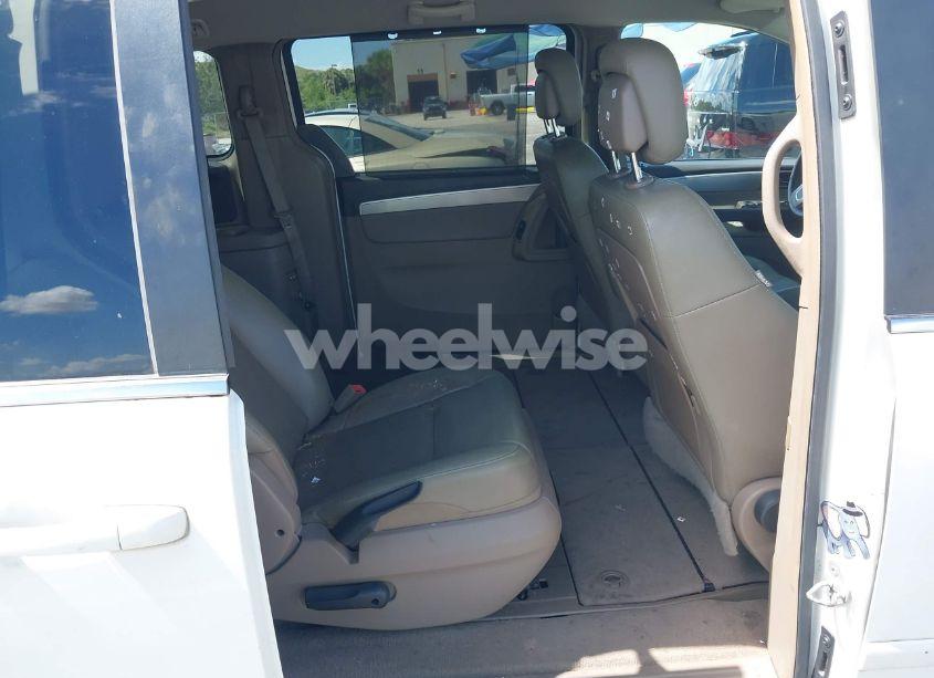 Photo 8 of 2012 Volkswagen Routan SE (VIN 2C4RVABG4CR294022)
